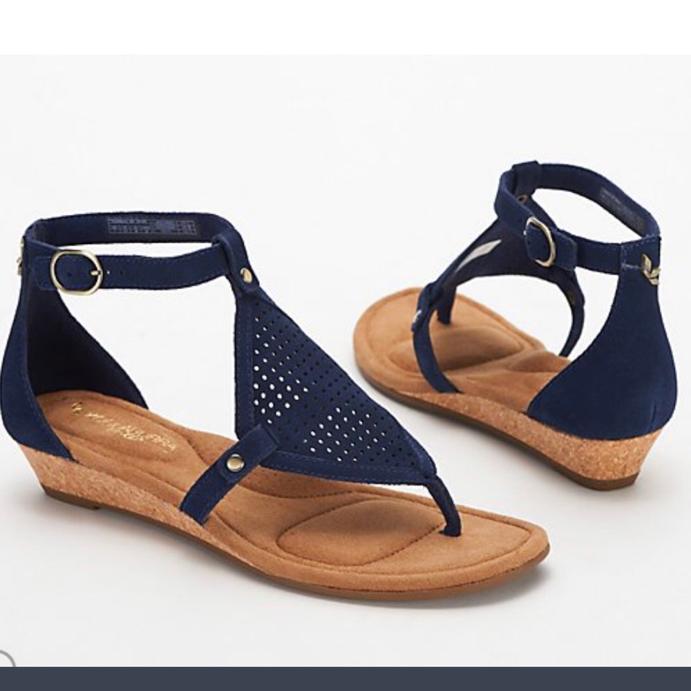 EUC Koolaburra by UGG Briona wedge sandals